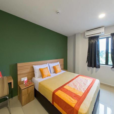Lavana Hotel Batu Caves Экстерьер фото